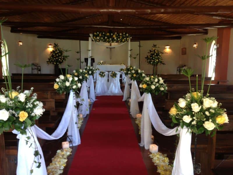 adornar iglesias para boda pasillo y travesaño