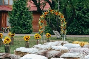 una hermosa boda con girasoles y rosas para el 2023