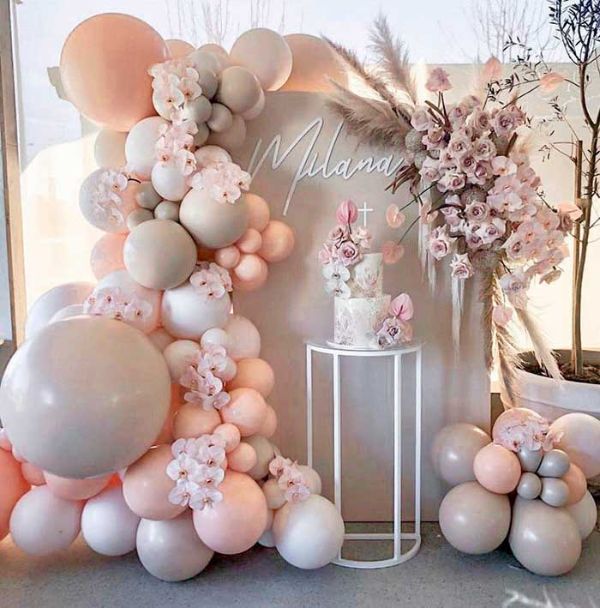 decoración con flores y globos quince años