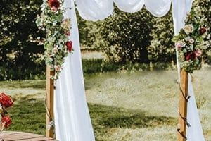5 hermosos adornos de bodas con telas y flores