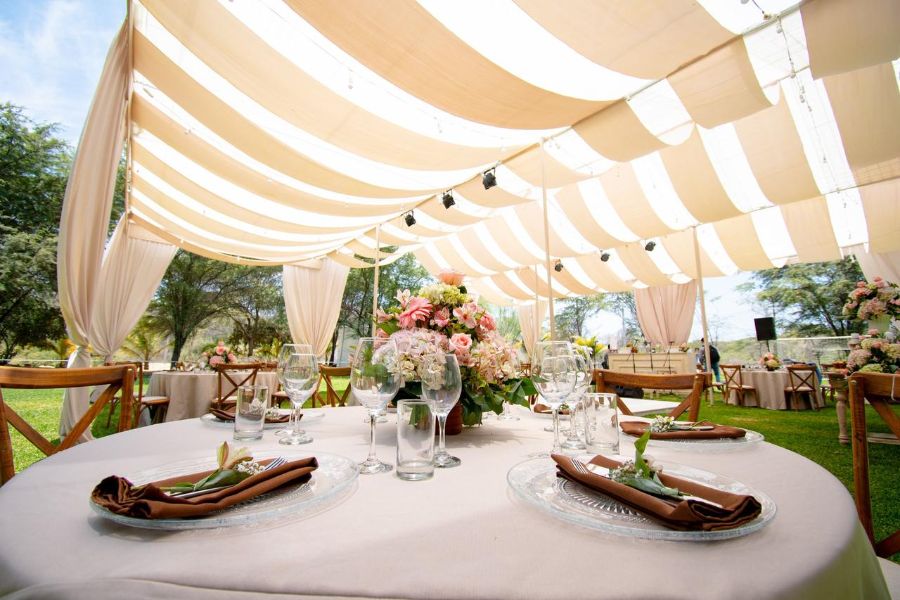 adornos de bodas con telas techos en exteriores