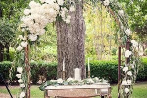 bodas sencillas al aire libre altar