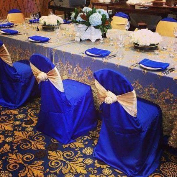 boda azul rey con dorado para mesas