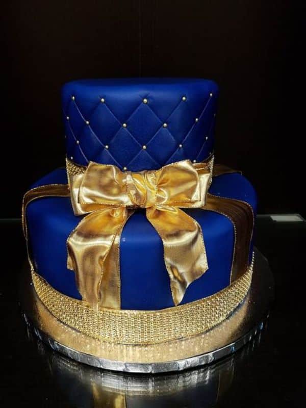 boda azul rey con dorado pastel