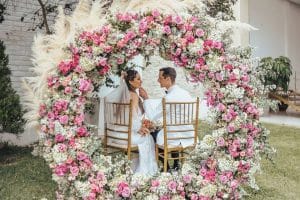 decoración con flores para matrimonio con rosas
